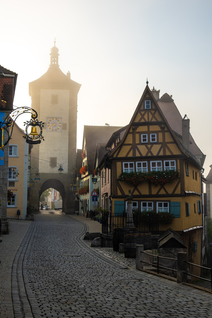 DSCF1177 | Rothenburg ob der Tauber. Nur hier gibt es Exklusive und passend zur Jahreszeit Ihr Wandbild, T-Shirt, Tasse und alles was das Rothenburg Herz begehrt. - Realisiert mit Pictrs.com
