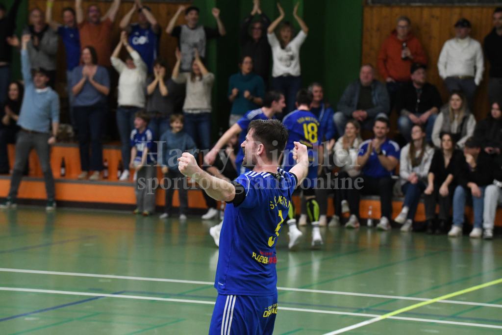 SSG Metten : SpVgg Altenerding | Jan Matousik (SSG Metten #3)  und die Fans bejubeln den Heimsieg - Realisiert mit Pictrs.com