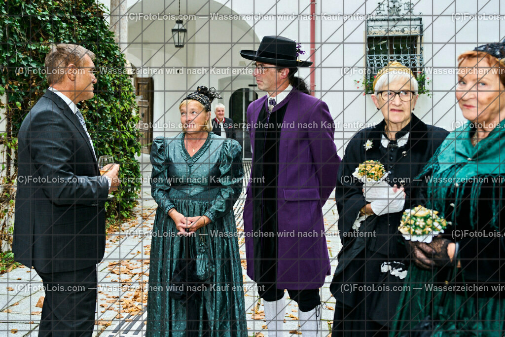 ALP3290_Jeanne de Ferrette_Goldhaubengrupe_Erber Anton | (C)FotoLois.com, Alois Spandl, 700stes Hochzeitsjubiläum - Albrecht II. mit Johanna von Pfirt in Thann (FR) im März 2024. Empfang des Organistionskommitees aus der Region Ferrette (Pfirt)/Thann aus dem Elsass mit Empfang durch die Stadtgemeinde und Bezirkshauptmannschaft Scheibbs im Schloss Scheibbs und anschließender Kranzniederlegung in der Kartausenkirche über der Krypta des Gründerehepaares durch Mitglieder des Templer Ordens im Beisein von Mitgliedern der Goldhaubengruppen, Fr 22. September 2023.