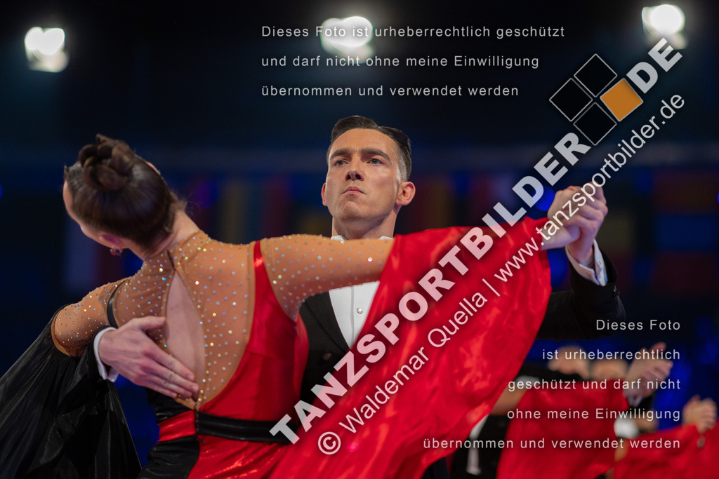 20251206-03941 | Hier finden Sie Tanz Bilder vom Latein und Standard Formationen tanzen. Sportbilder vom Tanzsport. Schöne Fotos und von Weltmeisterschaft, Europameisterschaft, Bundesliga, Regionalliga, Oberliga und Landesliga sowie von GOC Stuttgart, DanceComp, WM Bremen