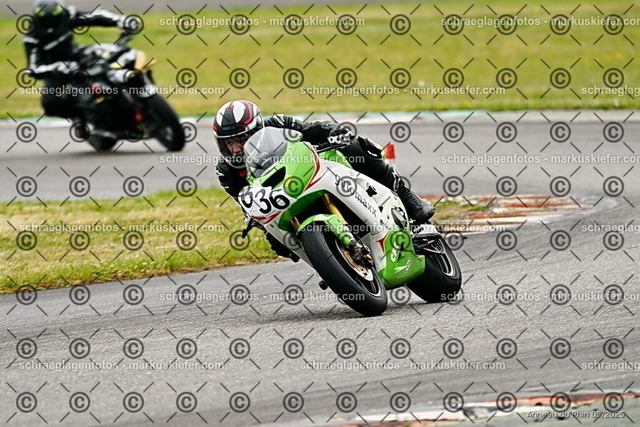 25bt02-0001 | markuskiefer.com - Realisiert mit Pictrs.com