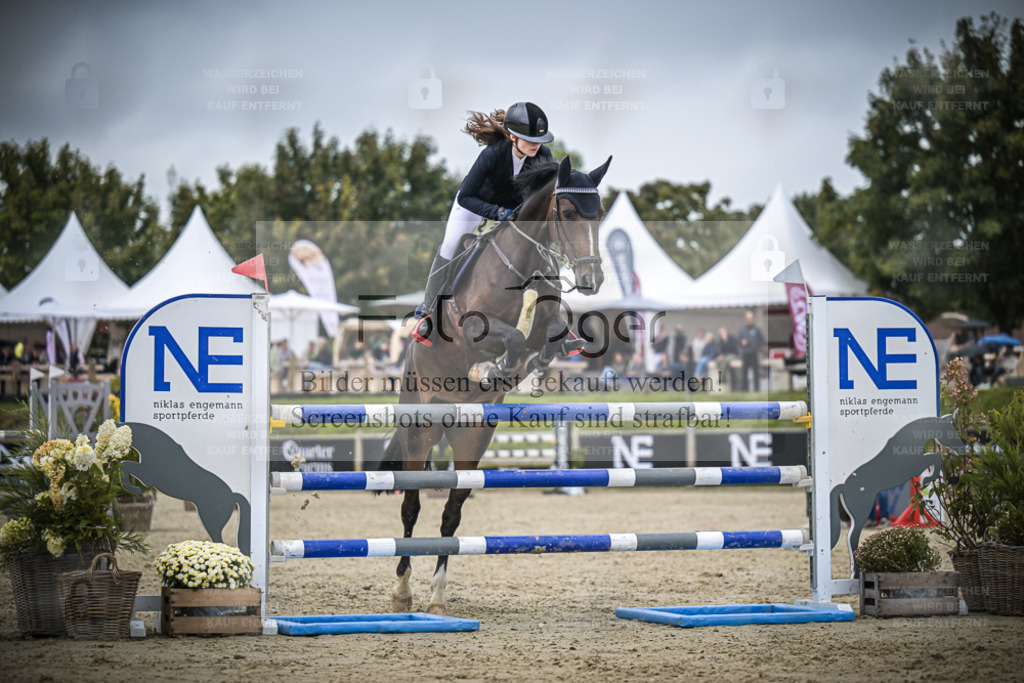 DOS_2534 | Entdecke hochwertige Reitturnierfotos von Foto Oger. Professionell, emotional und authentisch – jetzt Lieblingsmomente im Shop bestellen. - Realisiert mit Pictrs.com