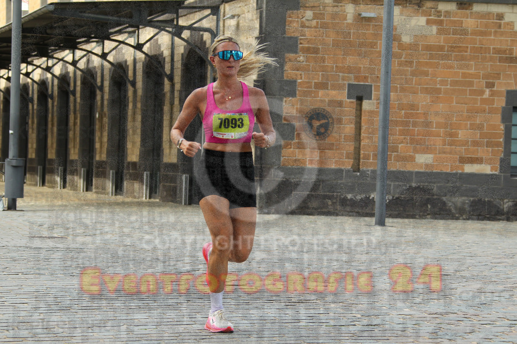 250920_1513_EV4_8251 | Sportfotografie im Rhein-Sieg Kreis, Köln, Bonn, NRW, Rheinland Pfalz, Hessen, etc. Unser Tätigkeitsfeld umfasst den Laufsport vom Volkslauf über den Marathon, Duathlon, Triathon bis zum Ultralauf wie Kölnpfad Ultra oder Schindertrail.