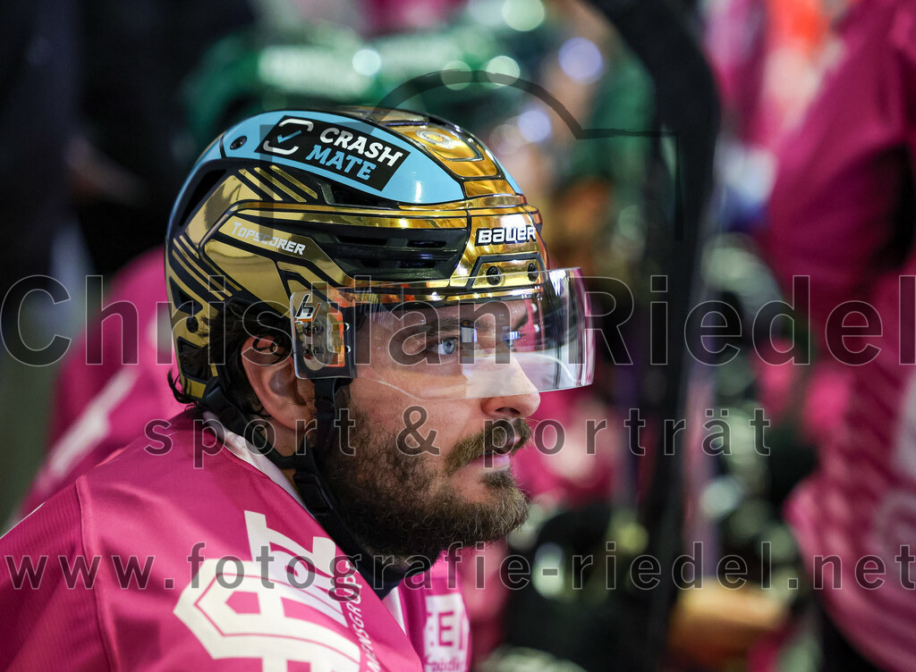 2025-10-05_117_TSV_Erding_gegen_Heilbronner_Falken | Erding, Deutschland, 05.10.2025:Eishockey, Oberliga Süd 2025 / 2026, 6. Spieltag, TSV Erding gegen Heilbronner Falken, Endergebnis: 3:1Marc Schmidpeter (Erding Gladiators, #33)Foto: Christian Riedel / fotografie-riedel.net