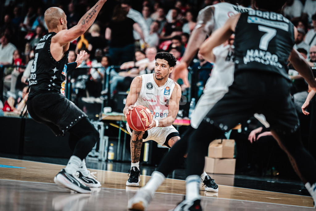 Basketball | Männer | Saison 2023/2024 | easyCredit Basketball Bundesliga | 31. Spieltag | Veolia Towers Hamburg vs. HAKRO Merlins Crailsheim | 30.04.2024 | Mark Hughes (#3, Veolia Towers Hamburg)