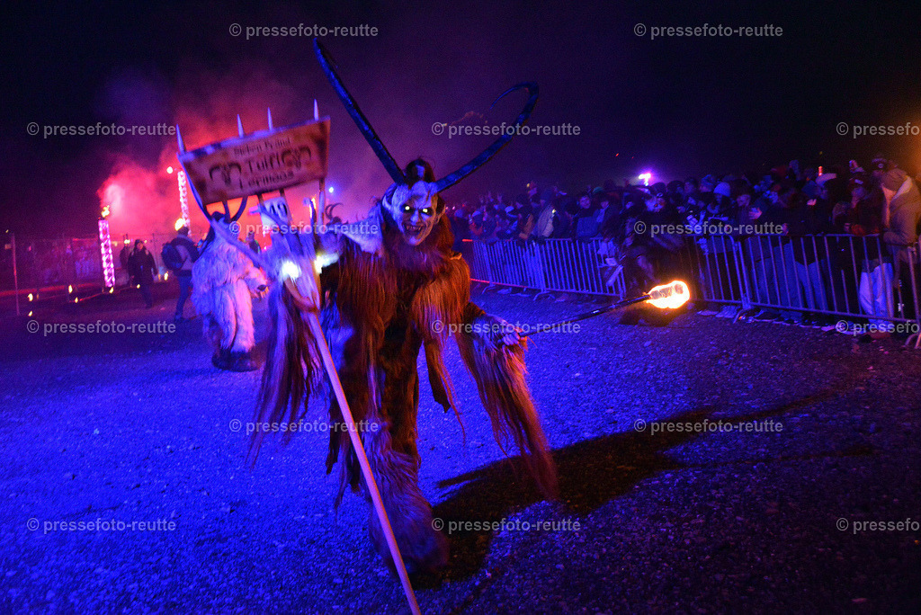 news-2022-Dez03-Krampusumzug-Reutte-WTV_5935 | Info aus dem Bezirk Reutte/Ausserfern Tirol sowie eine umfangreiche Bilddatenbank über die gesamte Region: Lechtal, Talkessel Reutte, Tannheimertal, Zwischentoren. Lech, Plansee, Zugspitze, Grenztunnel, B179, Fernpassstraße, Verkehr, Lawinen, Tradition, - Realisiert mit Pictrs.com