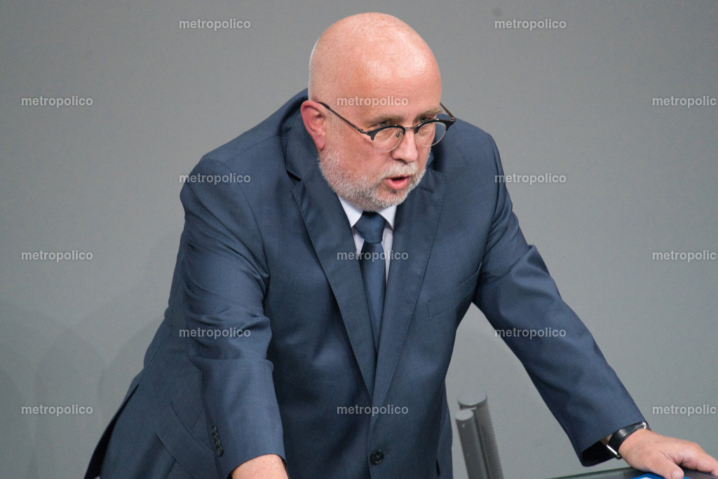 Jürgen Pohl (13) | Metropolico