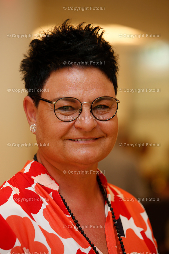 OBERBANK_42 | EIN DANK AN DIE PFLEGEKRAEFTE KABARETT MIT KLAUS ECKEL 02.06.2022 OBERBANK DONAU-FORUM LINZ IM BILD:UMFRAGE FOTO:FOTOLUI/OBERBANK