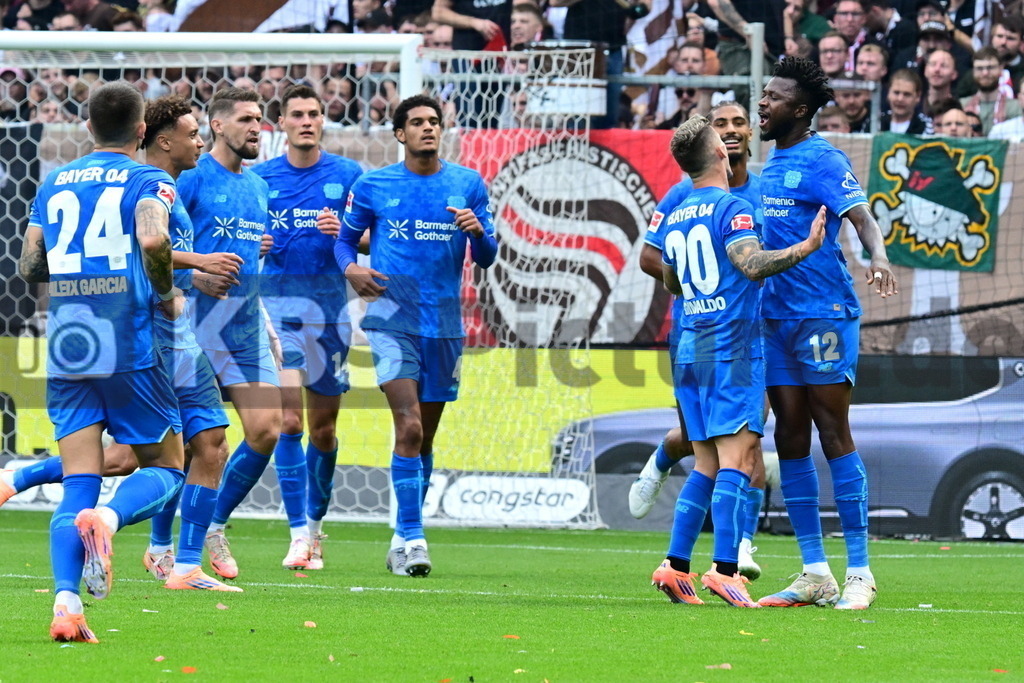 KBS Picture_FCStPauli-Bayer04Leverkusen_005 | Bayer 04 Leverkusen Torjubel zum 1:0 Torschuetze ist Tapsoba Edmond (Bayer04Leverkusen) , Grimaldo Alejandro (Bayer04Leverkusen) ,Sportplatz :  Millerntor Stadion, - Realisiert mit Pictrs.com