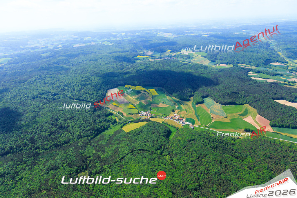 Die Luftaufnahme Schrappach - Burgwindheim wurde vom UL-Flugzeug (keine Drohne) aus fotografiert.Hohe Druck- Auflösung-die Geschenkidee!