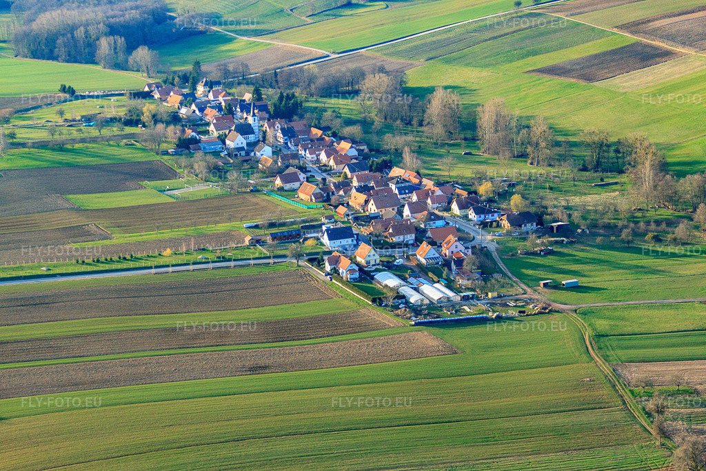 Vue aérienne: Vue de la ville depuis le sud-est à Cleebourg dans le département Bas Rhin, France – .Photo: IMG_38774.jpg prise le 20/03/2011 par Werner Riehm/FLY-FOTO.eu – Résolution de l'original: 4752 x 3168 px