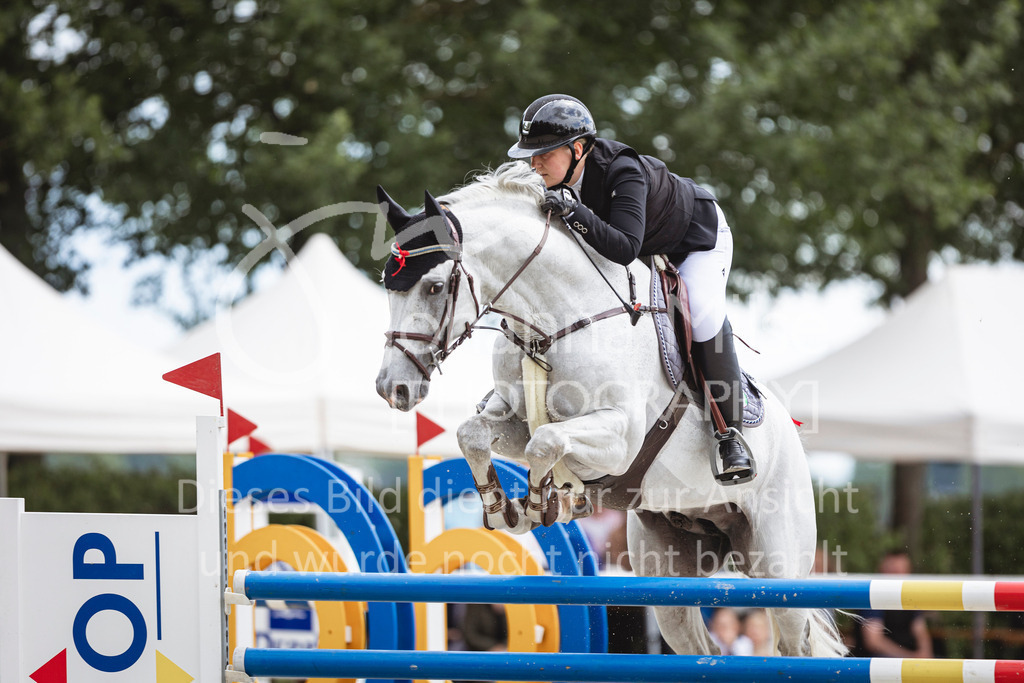 240616_Lemwerder_M2-Springen-512 | Deine schönsten Turniermomente als professionelle Fotos! Entdecke hochwertige Pferdesport-Fotografie im Online-Shop. Jetzt Fotos finden & bestellen!
