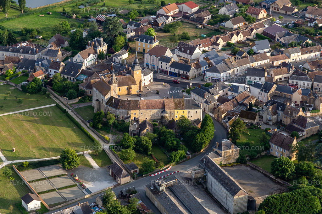 Aerial view: Château de Bouloire in Bouloire in the state Sarthe, France. – Photo: IMG_132430.jpg taken on 06/14/2022 by Werner Riehm/FLY-FOTO.com – Resolution of the original: 5171 x 3447 px