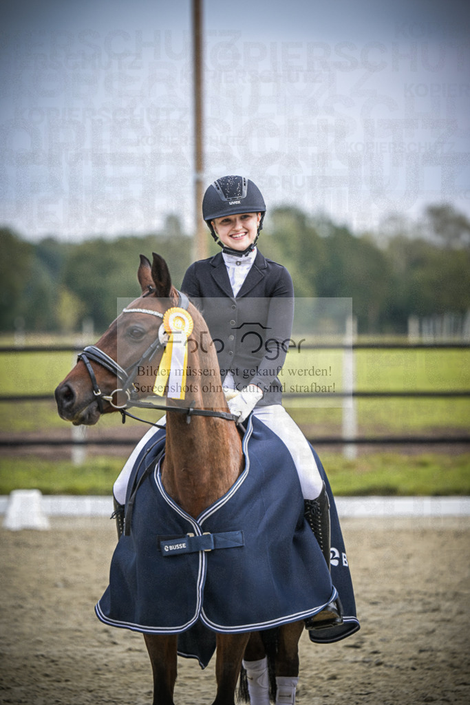 DOS_B280 | Entdecke hochwertige Reitturnierfotos von Foto Oger. Professionell, emotional und authentisch – jetzt Lieblingsmomente im Shop bestellen.Deutschlandweite Turnierfotografie. - Realisiert mit Pictrs.com