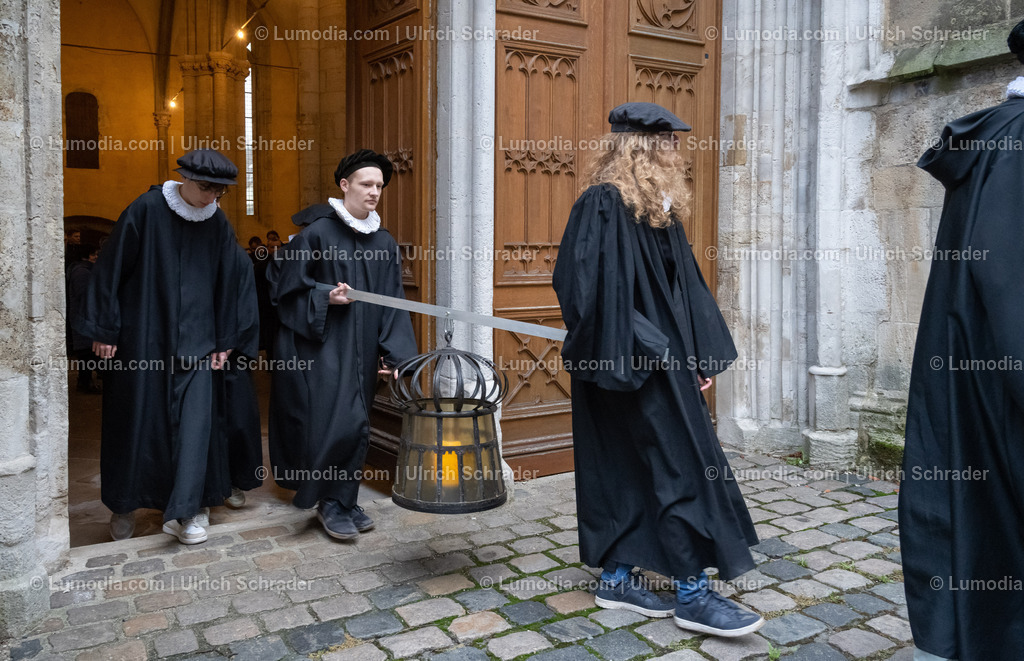 10049-12928 - Halberstadt - Auszug der Hilariuslampe | Stockfoto und Bilderpool mit Bildmaterial aus Deutschland, dem Harz, Halberstadt, Quedlinburg, Wernigerode und weltweit. Qualitativ hochwertige und professionelle Fotos anschauen und kaufen. - Realisiert mit Pictrs.com