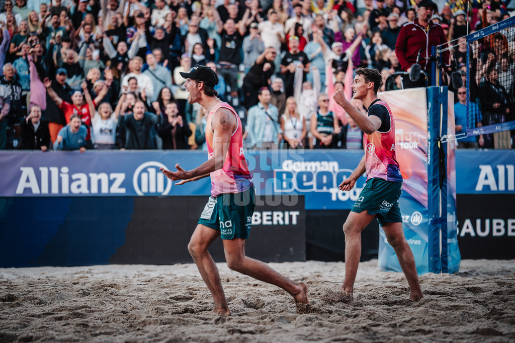 Beachvolleyball | Männer | Deutsche Meisterschaften 2025 Timmendorfer Strand | 05.09.2025 | v.l. Niklas Held und Hennes Nissen jubeln