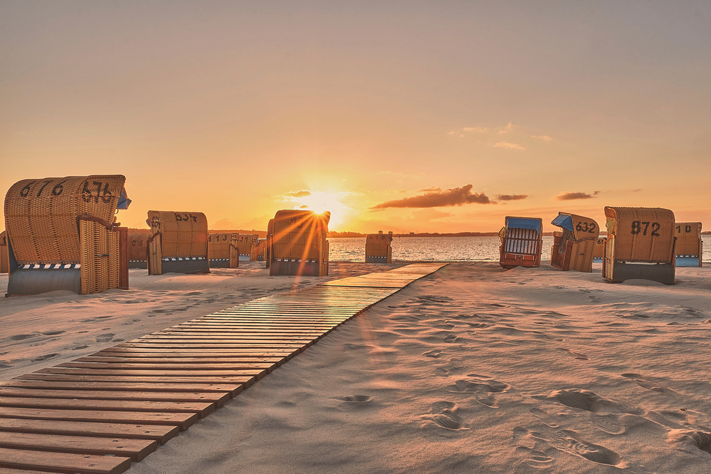 Strandkorb_1 | Entdecken Sie hochwertige Fotoprodukte für Ihr Zuhause, Büro oder als besonderes Geschenk.rpixel.de bietet Ihnen exklusive Fotografien aus den Bereichen Natur, Landschaft und Motiven vom Meer.Einfach direkt im Online-Shop bestellen. - Realisiert mit Pictrs.com