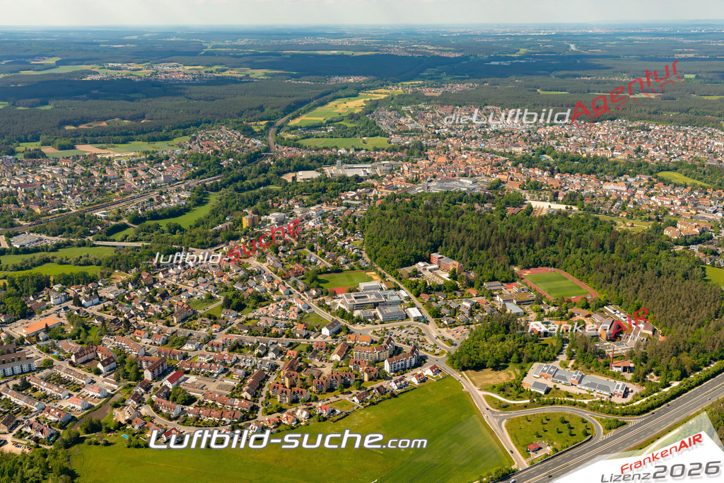 Das Luftbild zeigt :  Roth - Die Luftaufnahme wurde 2024 vom UL-Flugzeug aus erstellt ( keine Drohne ) - Hochauflösende Luftaufnahme - Für grossformatige Ausdrucke geeignet. Die Geschenkidee !Mit Lizenz und Bildrechte bestellbar