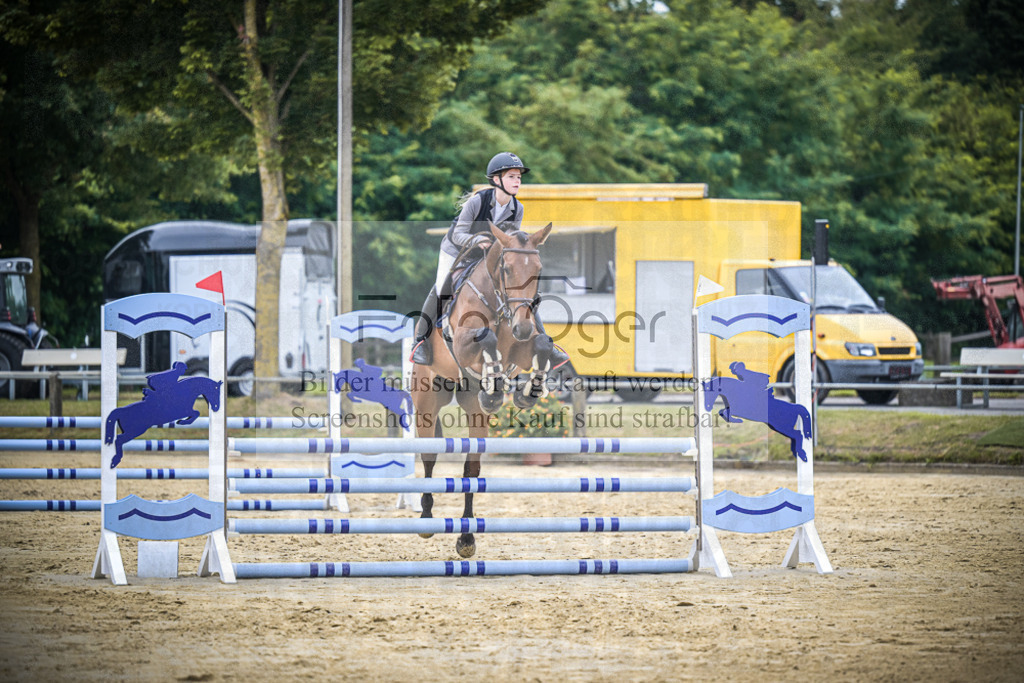 DOS_2092 | Entdecke hochwertige Reitturnierfotos von Foto Oger. Professionell, emotional und authentisch – jetzt Lieblingsmomente im Shop bestellen.Deutschlandweite Turnierfotografie. - Realisiert mit Pictrs.com