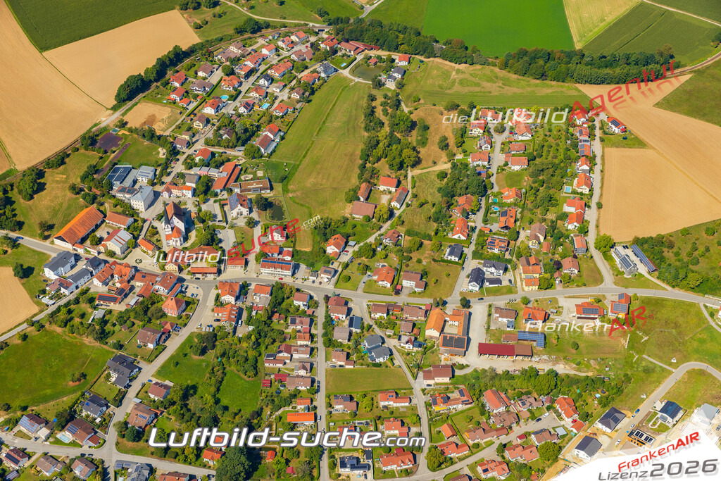 Schöne Luftaufnahme Neukirchen am Inn Neuburg am Inn - Die Luftaufnahme wurde 2025 vom Flugzeug heraus erstellt ( keine Drohne ) - Hochauflösende Luftaufnahme - für professionelle Ausdrucke geeignet. Die Geschenkidee !Mit Lizenz und Bildrechte bestellbar