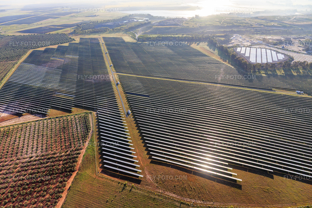 Aerial view: Huge photovoltaic solar power plant PFV DON RODRIGO at the waste incineration plant in Alcalá de Guadaíra in the state Seville, Spain. – Photo: IMG_145721.jpg taken on 04/22/2025 by Werner Riehm/FLY-FOTO.com – Resolution of the original: 5472 x 3648 px