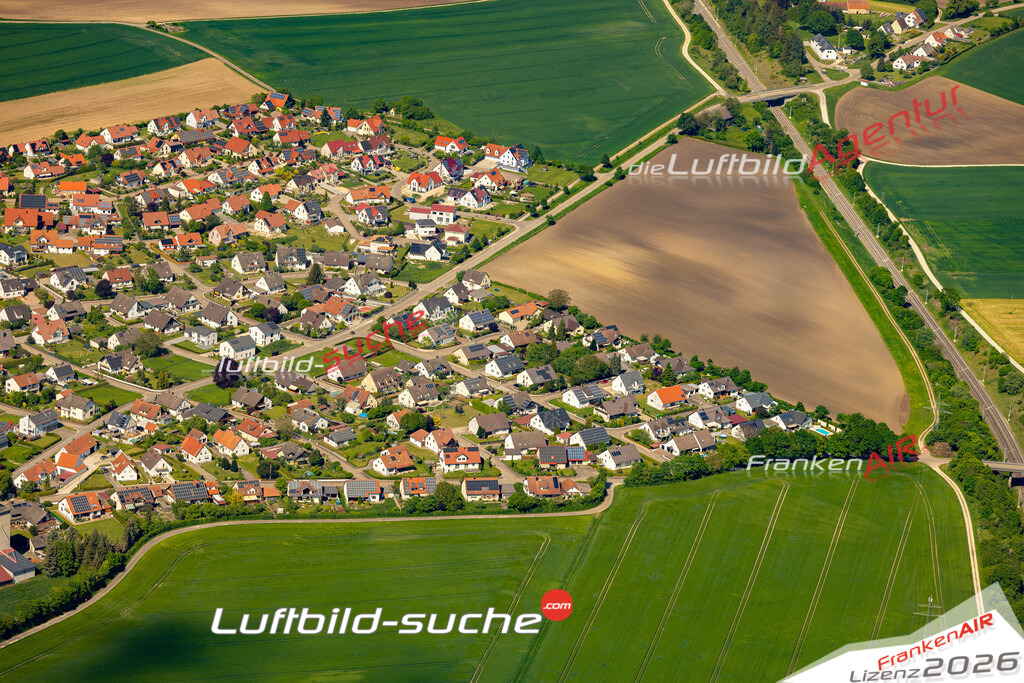 Das Luftbild zeigt :  Fünfstetten - Die Luftaufnahme wurde 2024 vom UL-Flugzeug aus erstellt ( keine Drohne ) - Hochauflösende Luftaufnahme - Für grossformatige Ausdrucke geeignet. Die Geschenkidee !Mit Lizenz und Bildrechte bestellbar