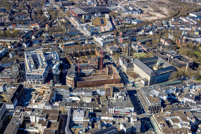 Bochum250301485 | Luftbild, roter Backsteinbau Innenhof mit Baustelle für Haus des Wissens, ehemaliges Hauptpost-Gebäude, Husemann Karree und rechts das Rathaus Bochum, Gleisdreieck, Bochum, Ruhrgebiet, Nordrhein-Westfalen, Deutschland