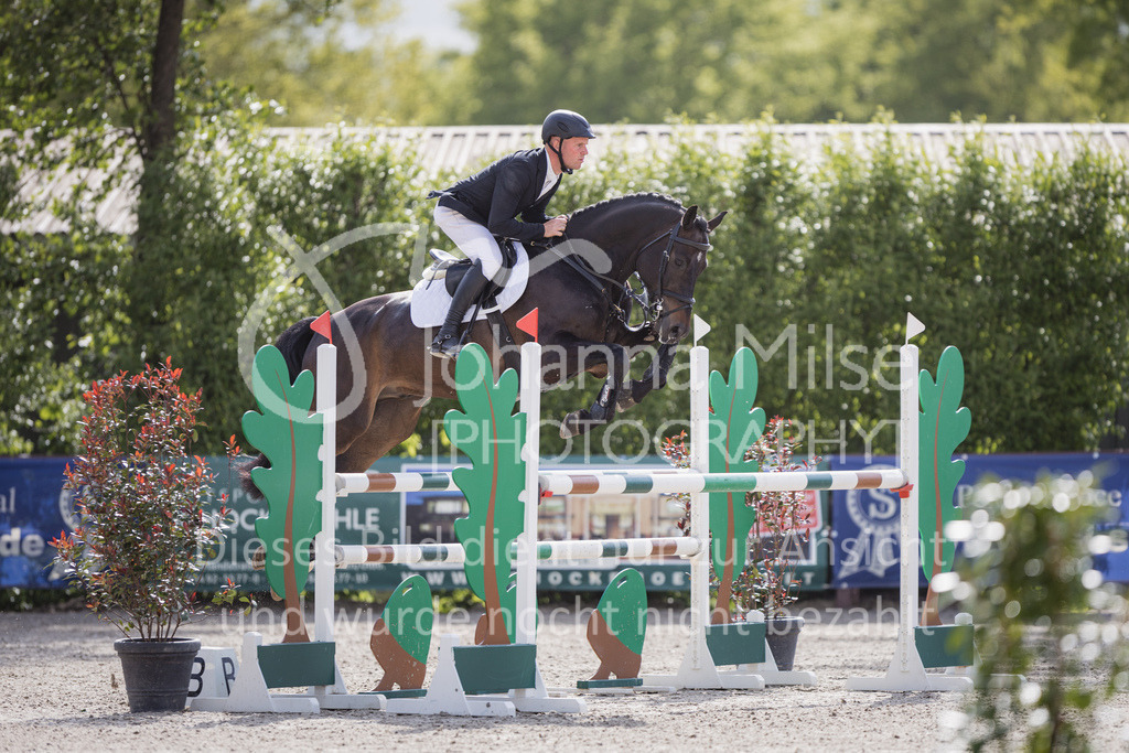 230516_Mühlen_05SprPf-L-507 | Deine schönsten Turniermomente als professionelle Fotos! Entdecke hochwertige Pferdesport-Fotografie im Online-Shop. Jetzt Fotos finden & bestellen!