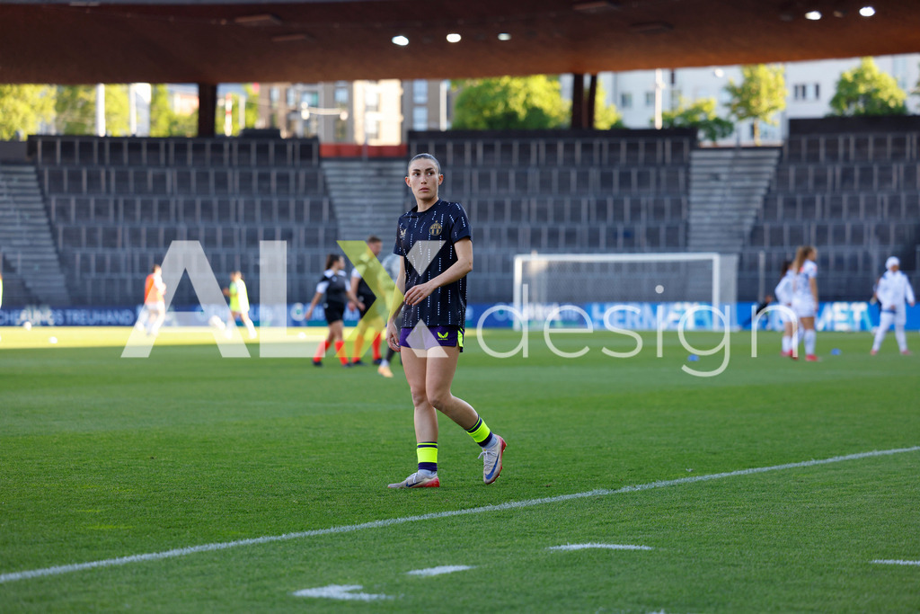 GC Zürich vs FC Zürich - AXA Women’s Super League Playoffs - Stadion Letzigrund | LUISA BLUMENTHAL of FC Zürich before the AXA Women’s Super League Playoffs quarter-final second leg between GC Zürich and FC Zürich at Stadion Letzigrund, Zurich, Switzerland. - Realisiert mit Pictrs.com