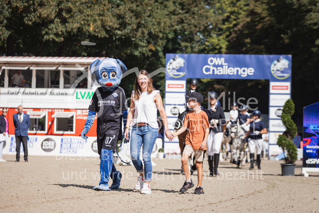 230910_OWLCh_Führzügel-164 | Deine schönsten Turniermomente als professionelle Fotos! Entdecke hochwertige Pferdesport-Fotografie im Online-Shop. Jetzt Fotos finden & bestellen!