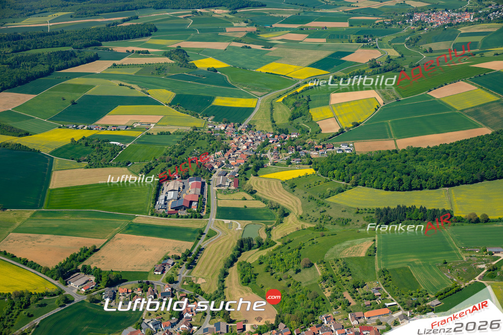 Luftaufnahme Ballenberg Ravenstein - Die Luftaufnahme wurde 2025 vom UL-Flugzeug heraus erstellt ( keine Drohne ) - Hochauflösende Luftaufnahme - für professionelle Ausdrucke geeignet. Die Geschenkidee !Mit Lizenz und Bildrechte bestellbar