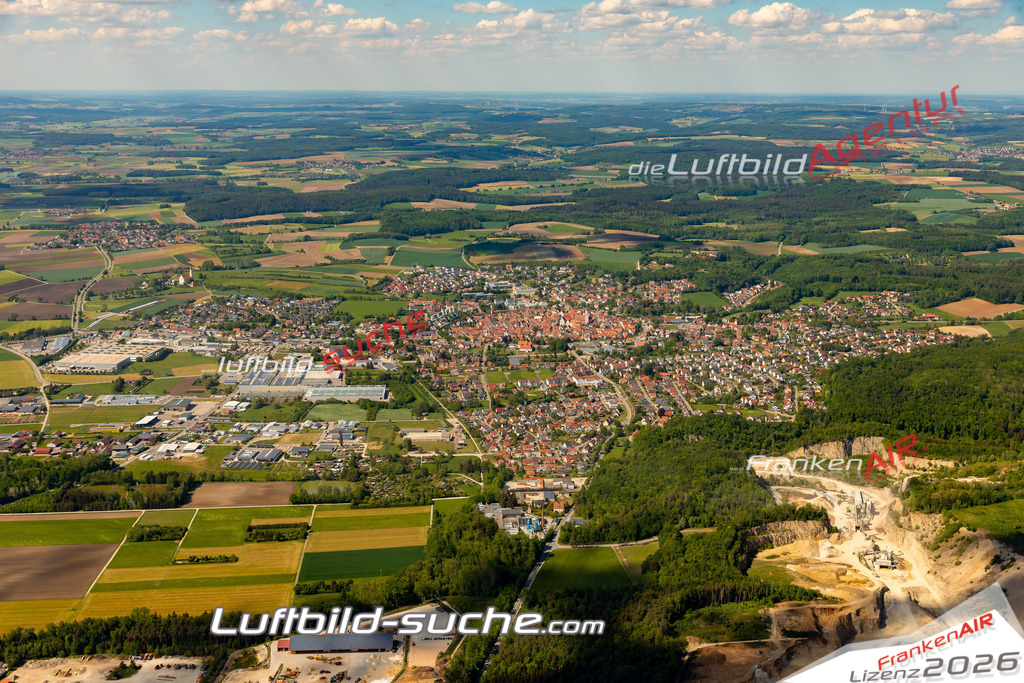 Das Luftbild zeigt :  Wemding - Die Luftaufnahme wurde 2024 vom UL-Flugzeug aus erstellt ( keine Drohne ) - Hochauflösende Luftaufnahme - Für grossformatige Ausdrucke geeignet. Die Geschenkidee !Mit Lizenz und Bildrechte bestellbar
