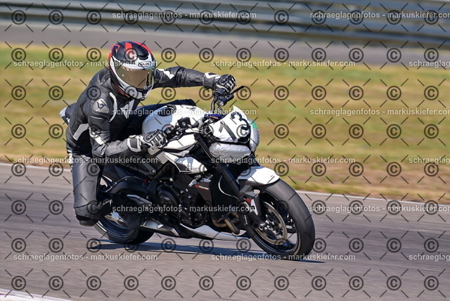 26bt05-0502 | markuskiefer.com - Realisiert mit Pictrs.com