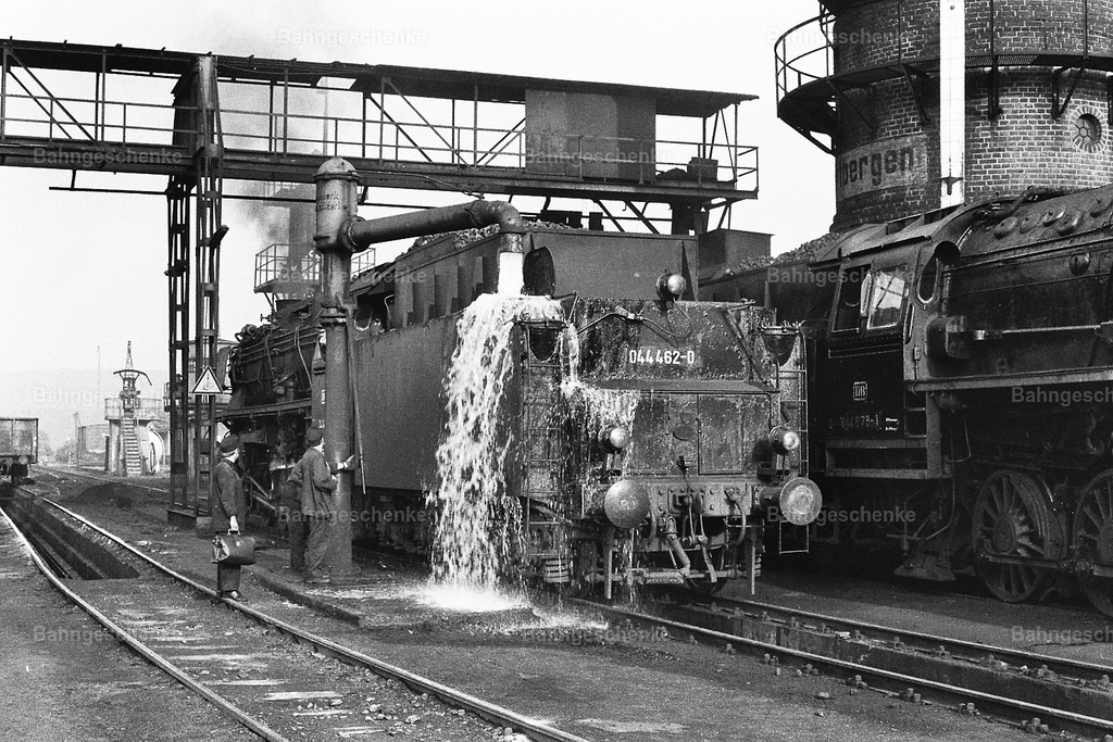 033_INDEX | Stöbern Sie durch einzigartige Aufnahmen und finden die perfekte Aufnahme für jeden Eisenbahnentheusiast! Stellen Sie sich aus einer Reihe von Möglichkeiten wie der Druck auf Leinwände, Fotoposter, Kalender oder Magnetfotos Ihr Geschenk zusammen - Realisiert mit Pictrs.com