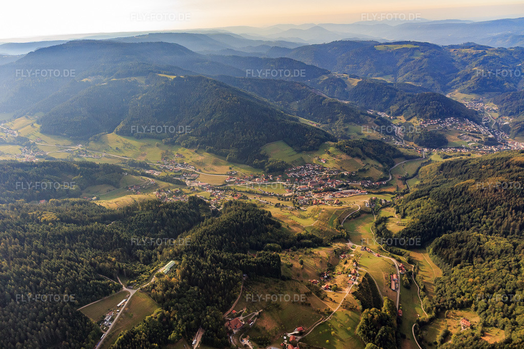 Luftbild: Ortsansicht aus Norden in Seebach im Bundesland Baden-Württemberg in Deutschland. Foto: IMG_008829.jpg vom 20.09.2020 durch Werner Riehm/FLY-FOTO.de