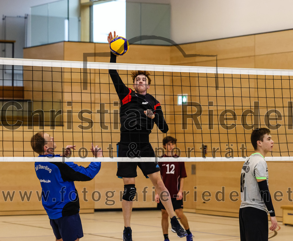 2021-11-27_031_TuS_Oberding_II_gegen_MTV_1881_Ingolstadt_III | Oberding, Deutschland, 27.11.2021:
Volleyball, Kreisliga 2021 / 2022, 5. Spieltag, TuS Oberding II gegen MTV 1881 Ingolstadt III, Endergebnis: 3:2

Hayden Lorenz (TuS Oberding, #9)

Foto: Christian Riedel / fotografie-riedel.net