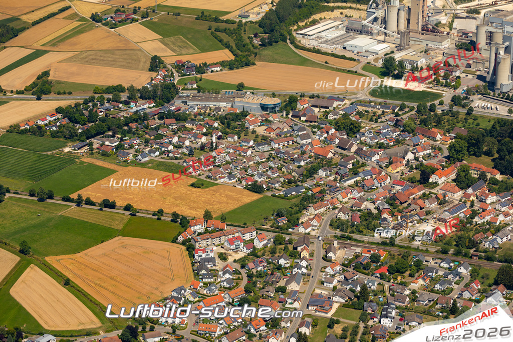 Aktuelles Luftbild von  Allmendingen - Die Luftaufnahme wurde 2022 mittels UL-Flugzeug erstellt ( keine Drohne ) - hochauflösende Kamera-Systeme von  Canon -Beste Qualität - Für grossformatige Ausdrucke geeignet. Die Geschenkidee !