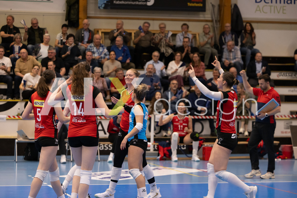 Volleyball I Frauen I Saison 2025-2026 I Volleyball NLA | Women I 1/2 Finals I  VC Kanti Schaffhausen - Sm'Aesch Pfeffingen I 07.03.2026 | VC Kanti Schaffhausen Jubel - Realisiert mit Pictrs.com