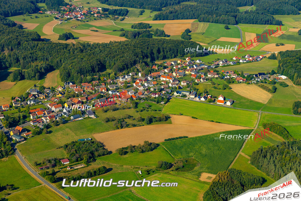Das Luftbild zeigt : Kleingesee Gößweinstein - Die Luftaufnahme wurde 2024 vom UL-Flugzeug aus erstellt ( keine Drohne ) - Hochauflösende Luftaufnahme - Für grossformatige Ausdrucke geeignet. Die Geschenkidee !Mit Lizenz und Bildrechte bestellbar
