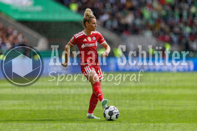 14.05.2026, GER, Fussball, Frauen, DFB-Pokal, Finale, Saison 2025/2026, VfL Wolfsburg - FC Bayern München | Linda Dallmann (Bayern) in Aktion am Ball, Einzelaktion