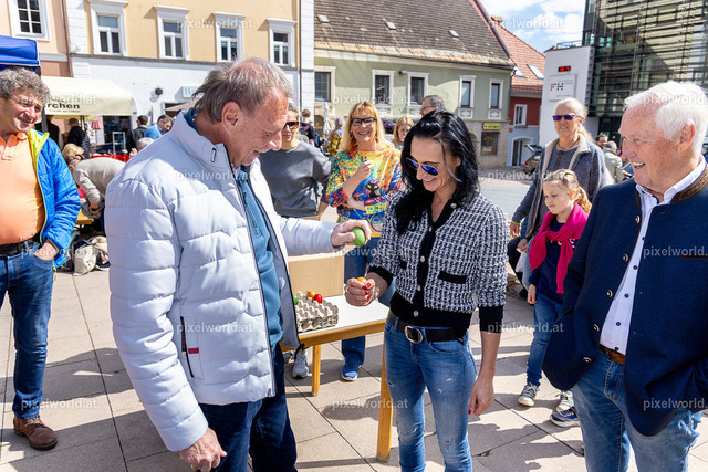 Eierpecken am Hauptplatz | Bildershop von pixelworld.at - Realisiert mit Pictrs.com
