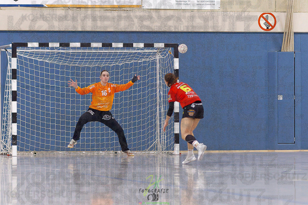 Frauen Regionalliga (HHV); HSG Wettenberg - TV Hüttenberg | Frauen Regionalliga (HHV); HSG Wettenberg - TV Hüttenberg am 06.12.2025 in Launsbach (Wettenberg) (Halle GS Launsbach (Wettenberg))Photo © 2025 - Jörg Heinrich - Realisiert mit Pictrs.com