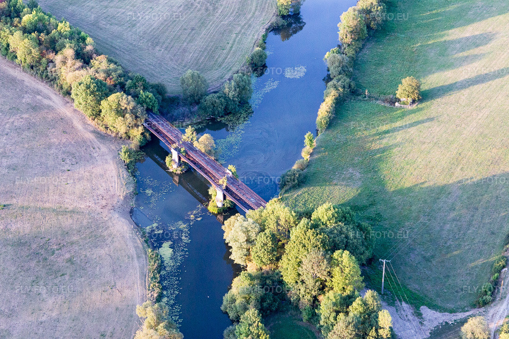 Vue aérienne: Pont sur la Meuse à Sauvigny dans le département Meuse, France. Photo: IMG_118353.jpg prise le 15/09/2019 par Werner Riehm/FLY-FOTO.euRésolution de l'original: 5000 x 3333 px