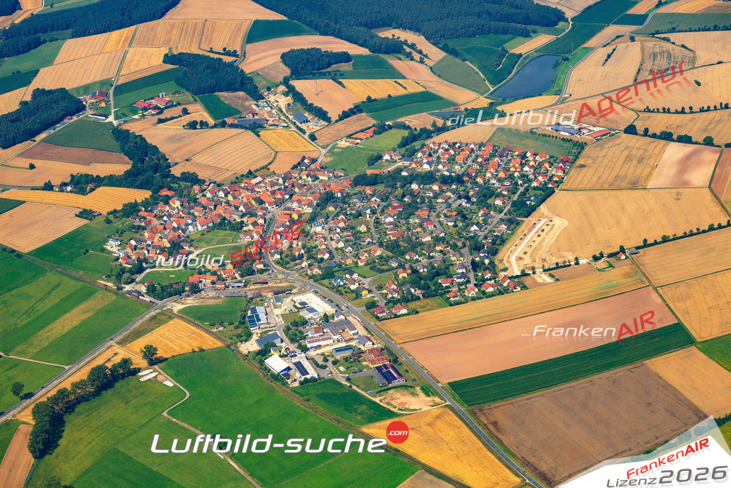Die Luftaufnahme Steppach - Pommersfelden wurde vom UL-Flugzeug (keine Drohne) aus fotografiert.Hohe Druck- Auflösung-die Geschenkidee!