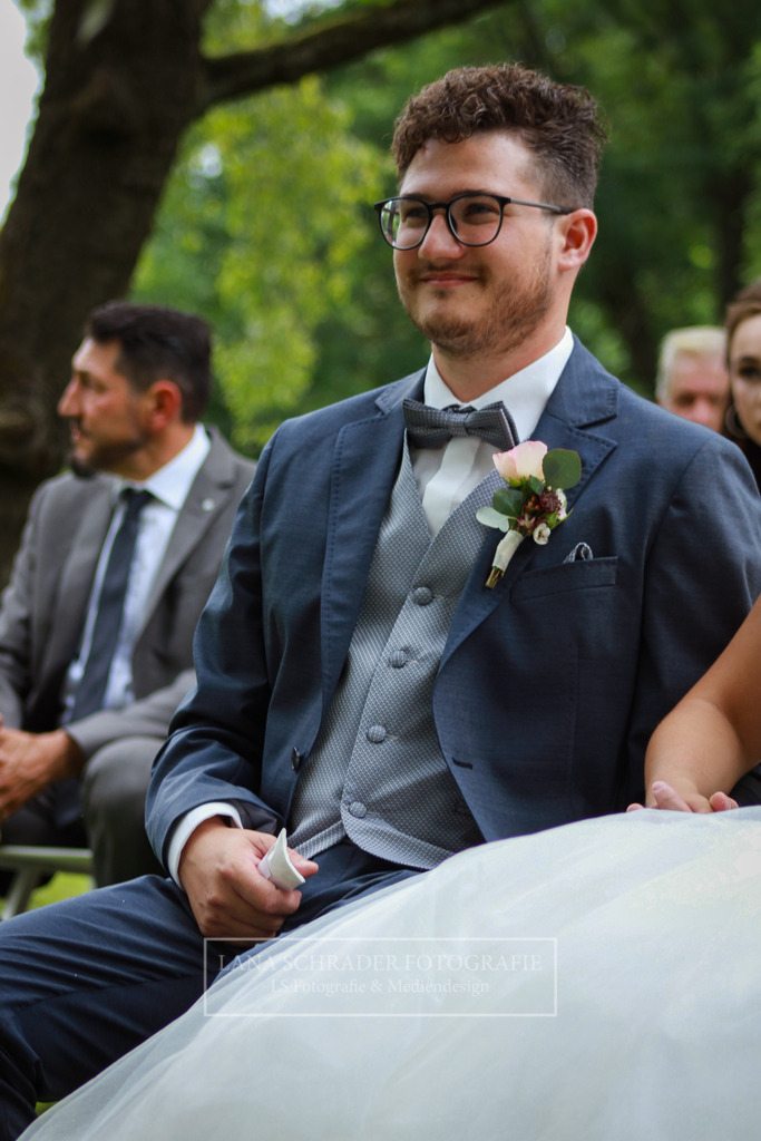 Hochzeit Sven _ Evi 08.07.22 Freie Trauung-02 | lanaschraderfotografie - Realisiert mit Pictrs.com