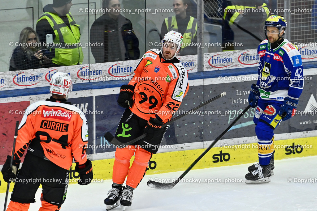 EC IDM WÄRMEPUMPEN VSV vs. MOSER MEDICAL GRAZ99ERS | #22 Kevin Conley Graz 99ers, #42 Alex Wall EC VSV, #64 Josh Currie Graz 99ers, EC IDM WÄRMEPUMPEN VSV vs. MOSER MEDICAL GRAZ99ERS, EC IDM WÄRMEPUMPEN VSV vs. MOSER MEDICAL GRAZ99ERS am 17.03.2026 in Villach (Stadthalle Villach), Austria, (Photo by Bernd Stefan)