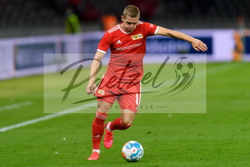 FCUKUO20210826_208 | Fussball, Herren: Julian Ryerson (1.FC Union Berlin) in Aktion, am Ball, Einzelaktion beim Spiel der UEFA Conference League zwischen 1. FC Union Berlin und Kuopion PS im Olympiastadion am 26.08.2021 in Berlin, Deutschland. - Realisiert mit Pictrs.com