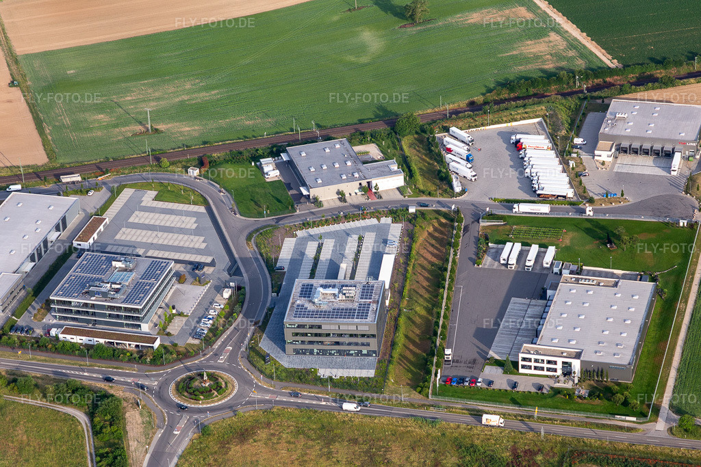 Luftbild: Industriegebiet Im Speyerer Tal mit Kardex Software GmbH und ITK Engineering GmbH in Rülzheim im Bundesland Rheinland-Pfalz in Deutschland. – Foto: IMG_120792.jpg vom 03.06.2020 durch Werner Riehm/FLY-FOTO.de – Auflösung des Originals: 5472 x 3648 px – Offizielle von Kardex | Kardex Remstar | Kardex Mlog – ITK Engineering - Ihr Partner für Digital Engineering