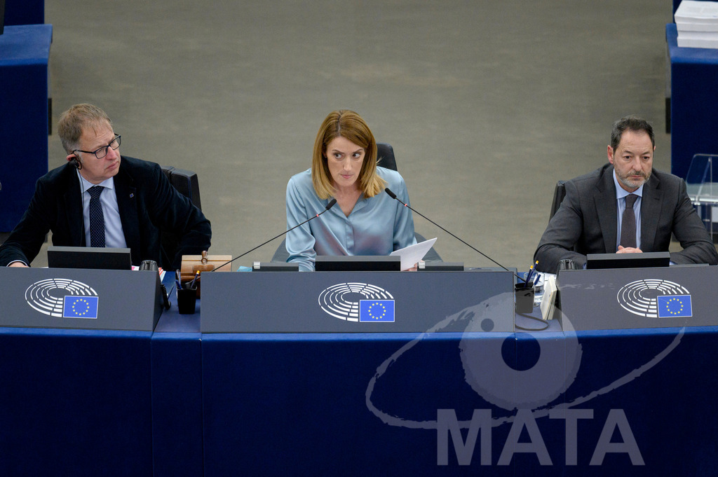 _DWI0249 | Roberta Metsola (Präsidentin des Europäischen Parlaments 2022-2024, EVP, Malta) bei Wiederaufnahme der letzte Plenarsitzung. Das Europäische Parlament in Straßburg, 22.04.2024
 - Realisiert mit Pictrs.com