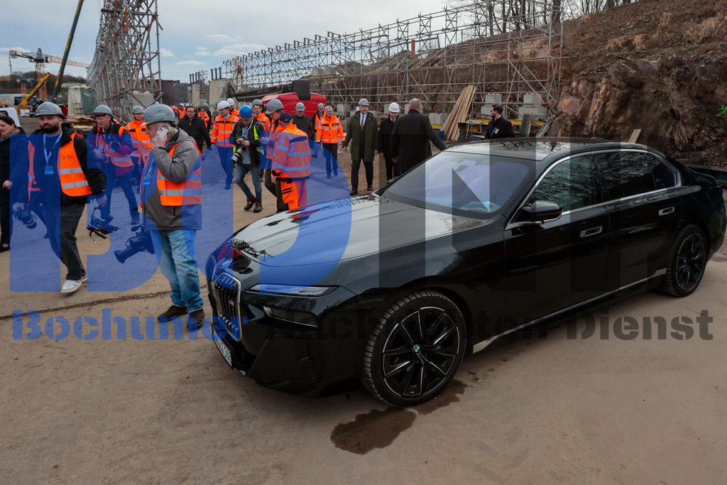 SES_LUDRAH20250225-15 | bond - Realisiert mit Pictrs.com